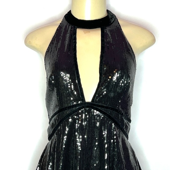 FREE PEOPLE BLACK SEQUIN HALTER FIT & FLARE MINI DRESS SIZE 4 - Picture 3 of 6